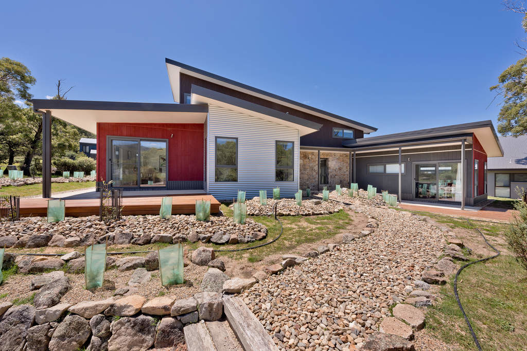 Snowfields hideaway with resort facilities and extra income