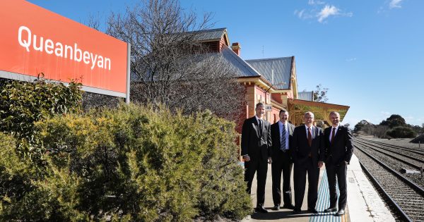 ACT Government, NSW Labor pledge $10 million to faster rail service between Sydney and Canberra