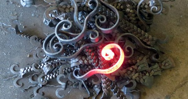Cobargo blacksmith takes time to forge a bond with the public