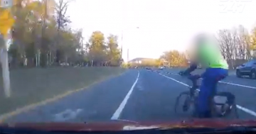 Police investigating after cyclist hit by a car on Yarra Glen