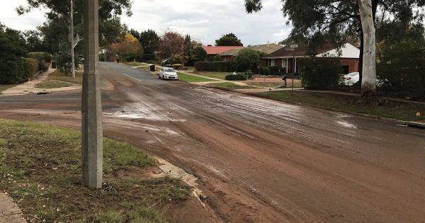 Burst water main causes flooding and discoloured water in Higgins