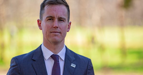 Steel says TGA needs to be held accountable for 'ridiculous' blood donation ban