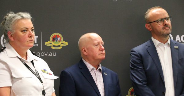 Broken trucks and demoralised firefighters: ACT bushfire review begins