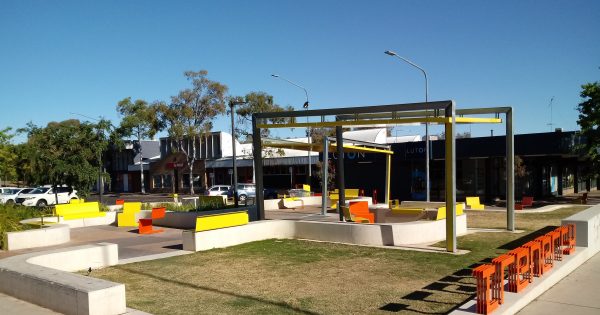 Weston's $800,000 white elephant a fluro fail