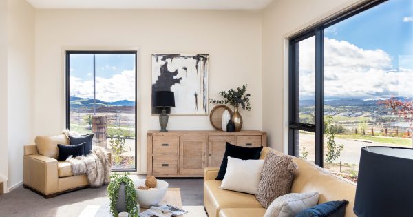 Beautiful family home with panoramic views in Denman Prospect