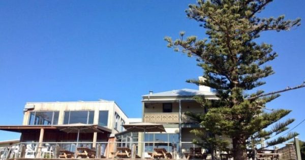 Victorian teenager tests positive for COVID-19 on South Coast holiday