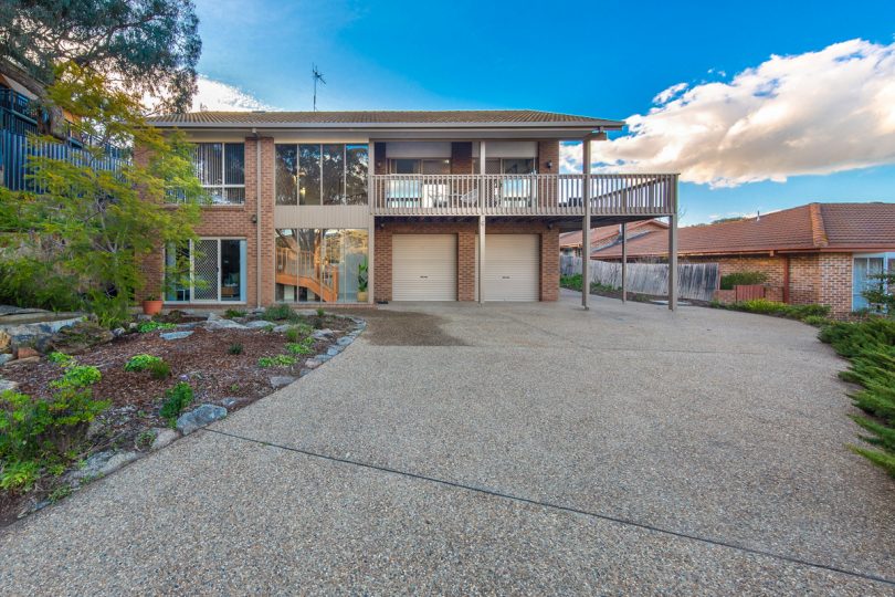 6 Conlon Crescent Theodore. 