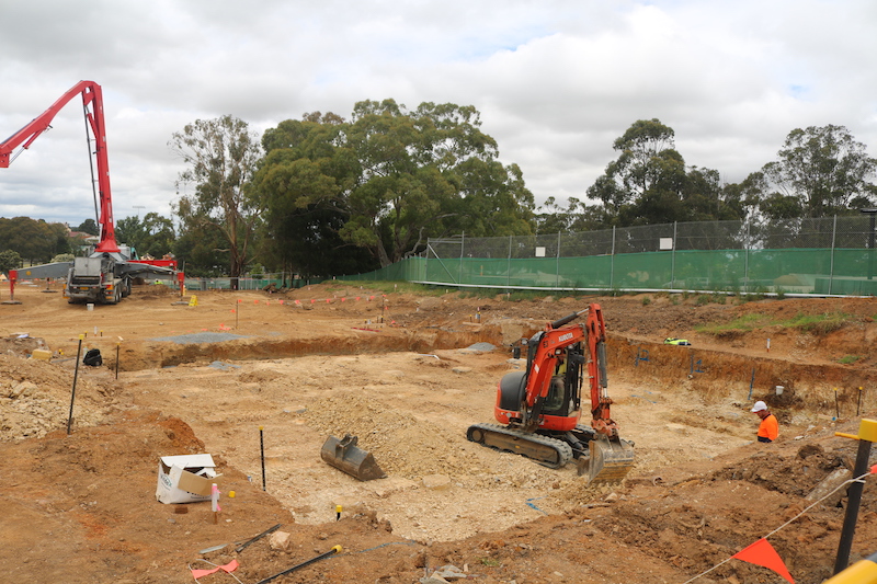 Earthworks at site of Goulburn Aquatic Centre.