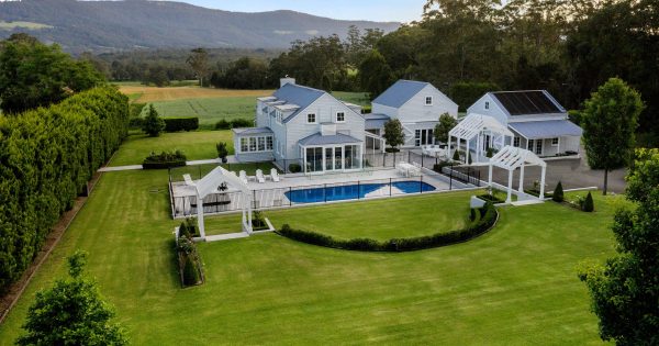 Luxury residence in Kangaroo Valley has flexibility at heart