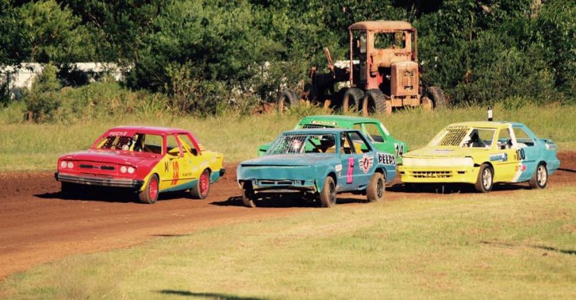 Cars racing at Moruya Speedway