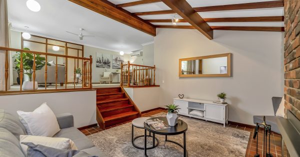 Fabulous family home close to schools and shops, ready to move into in Higgins