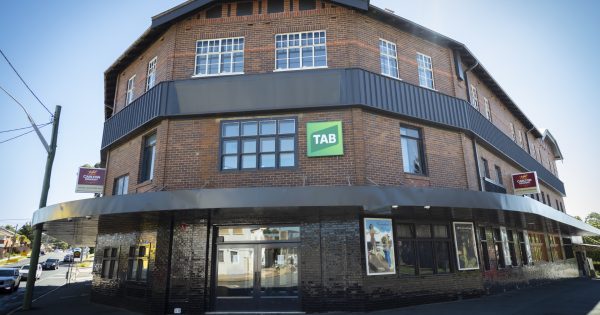 Queanbeyan bottle store prepares for busy Anzac Day after NSW rule change