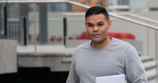 Thief stole bushfire evacuee's car after robbing a man donating to charity on Christmas Eve