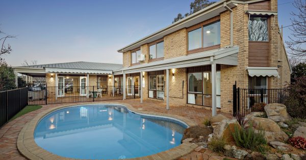 Architecturally designed entertainer with splendid views
