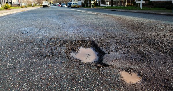 Fix My Street requests take on average 52 days to complete: Minister