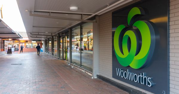 Woolies boss threatened with jail over contempt of the Senate
