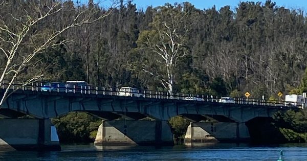 UPDATED: Canberrans fleeing to the coast face compliance checks, large fines