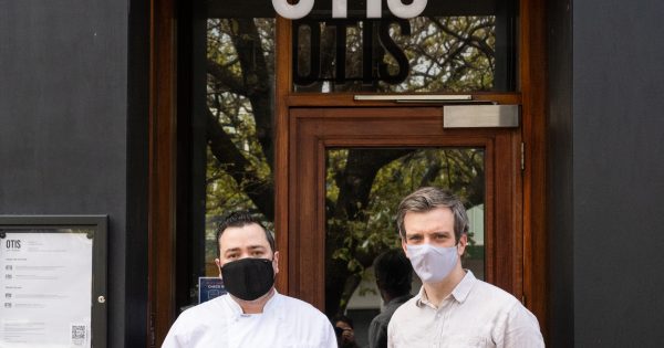 Probing the polls: mandatory vaccinations and restaurant no-shows