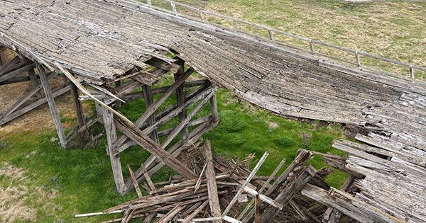 Gundagai's historic bridge finally surrenders to the water above