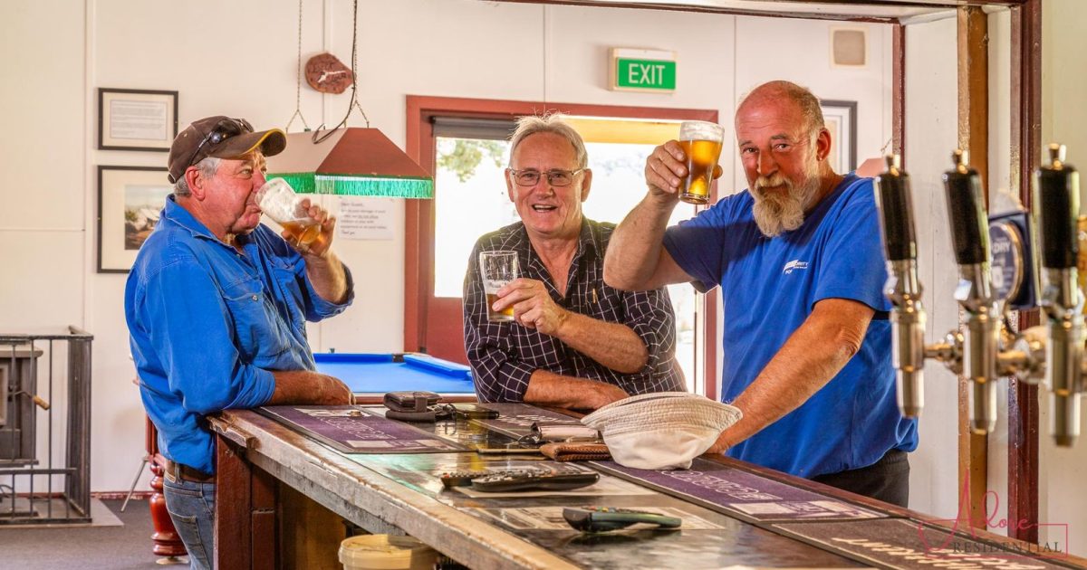 In his own words, Reg O’Connell is pretty familiar with the historic Araluen Hotel. The Nutrien Harcourts Braidwood real estate…