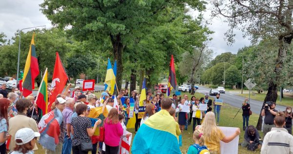 Canberra's Ukrainian community protests an 'unprovoked war'