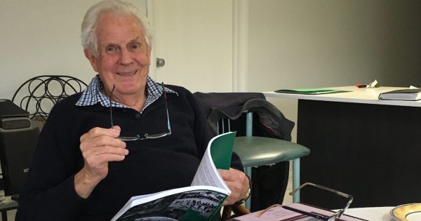 Before mobiles and email, it was a foot-to-the-floor race to win Goulburn home-buyers
