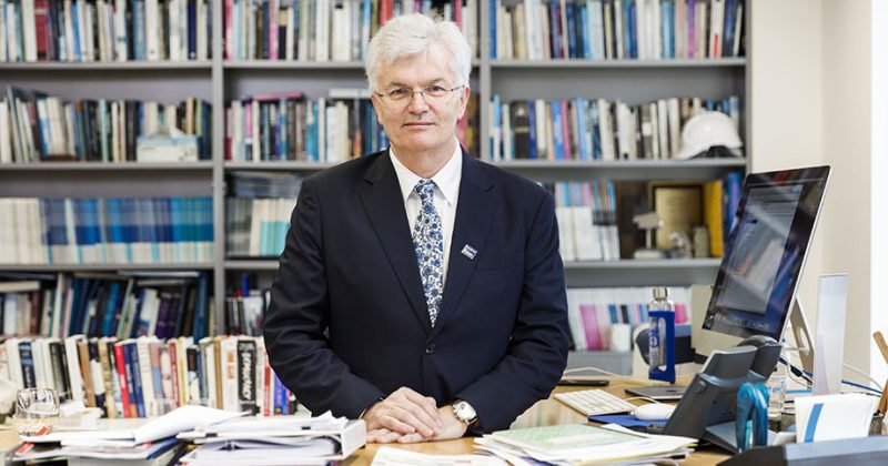 Glyn Davis to leave post as Australia's top bureaucrat