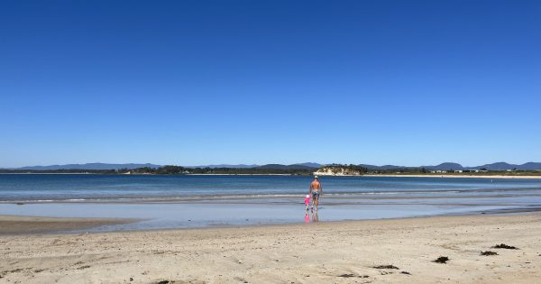 Record drownings prompt plea from lifesavers as temperatures rise