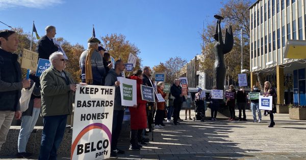 Calvary Health Care at 'impasse' with government as protesters lament 'diabolical' hospital takeover