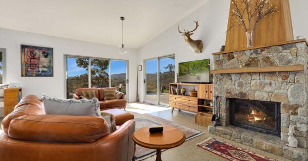 Escape the hustle and bustle in a Snowy Mountains retreat