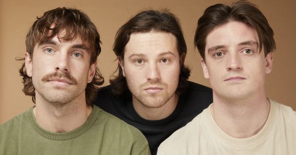 Viral TikTok trio to bring 'snappy' Aussie comedy to Canberra in live show