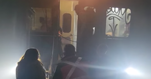'Advanced safety feature' forces Perisher Skitube riders to evacuate, Thredbo chairlift back up and running