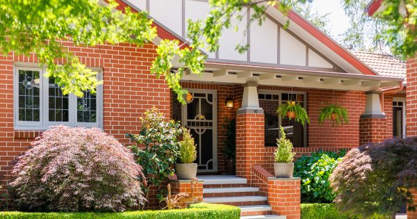 California bungalow combines 1920's charm with 21st century comfort