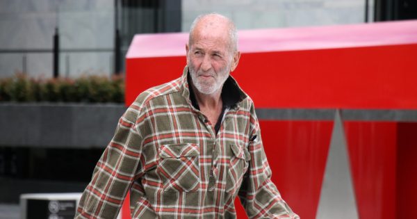 Alleged liquor thief accused of exposing himself in supermarket says he has 'no common sense'