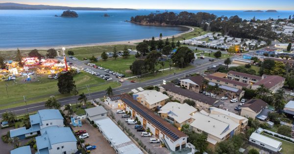 Canberra investors put pair of Batemans Bay beachside properties on the market