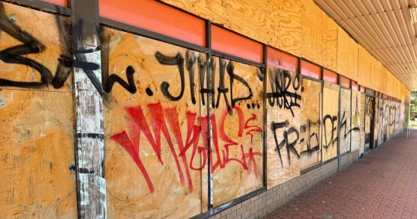 Government promises to get 'tougher' on Canberra's epidemic of derelict local shops