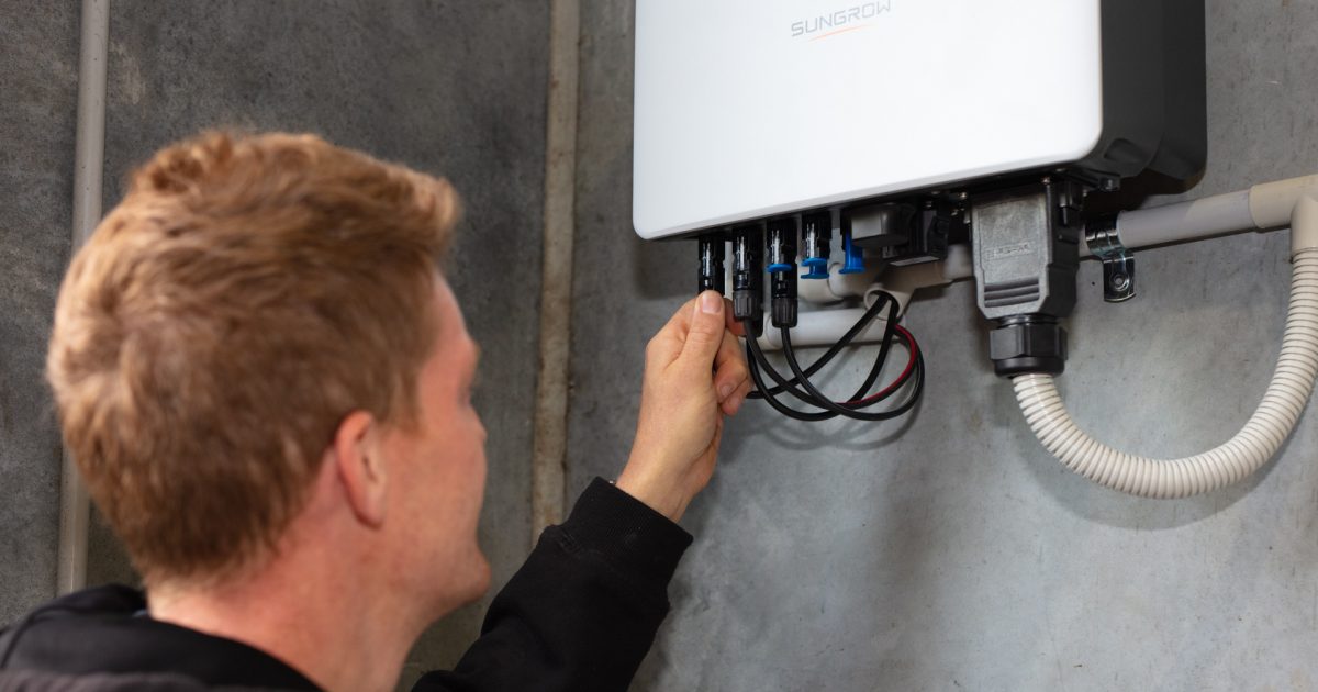 Game the grid and get the most out of your solar battery | Region Canberra
