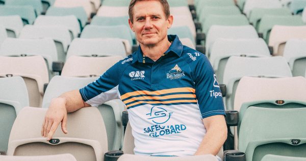 It's time Steve Larkham stepped up and took charge of the Wallabies