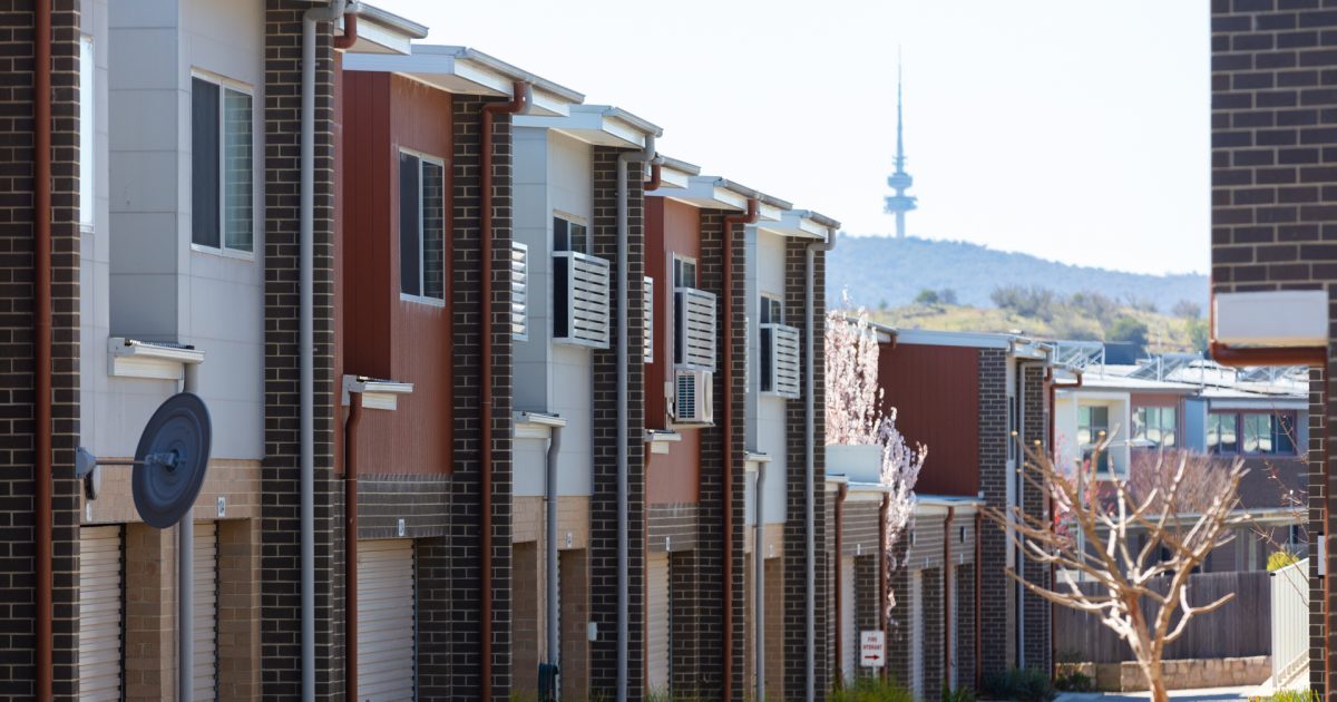 From stolen car parks to leaky pot plants, what really bugs your neighbours in community living | Region Canberra