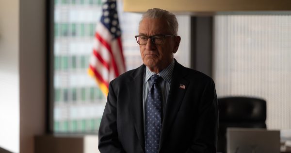 De Niro turns a sceptical conspiracy thriller into a Zero Day hit