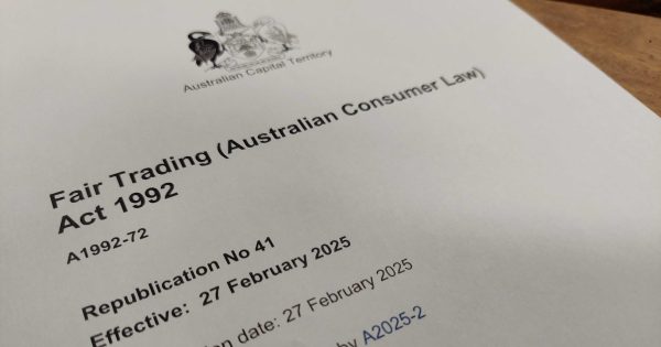 Fair Trading issues warning for tradesman after Canberrans allegedly lose deposits