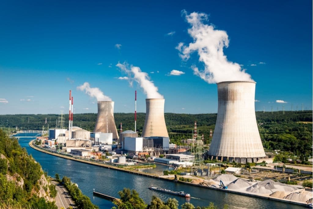 Healthcare and emergency services groups have called on the Coalition to dump its nuclear energy plan.
