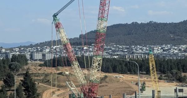 Big crane ready to do heavy lifting at Molonglo bridge works, road closure warning
