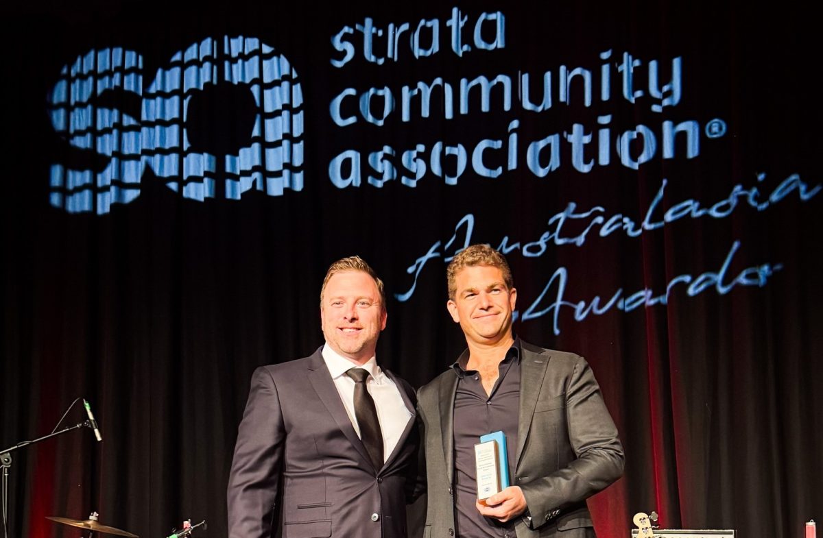 Presenter Dave Marshall NBN with Vantage Strata Director of Business Development Chris Miller at the Strata Community Australasia Awards, where Vantage took out the Environmental, Social and Community Impact Award