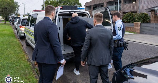 Standover man allegedly paid to retrieve stolen safe worth nearly $1 million, court told