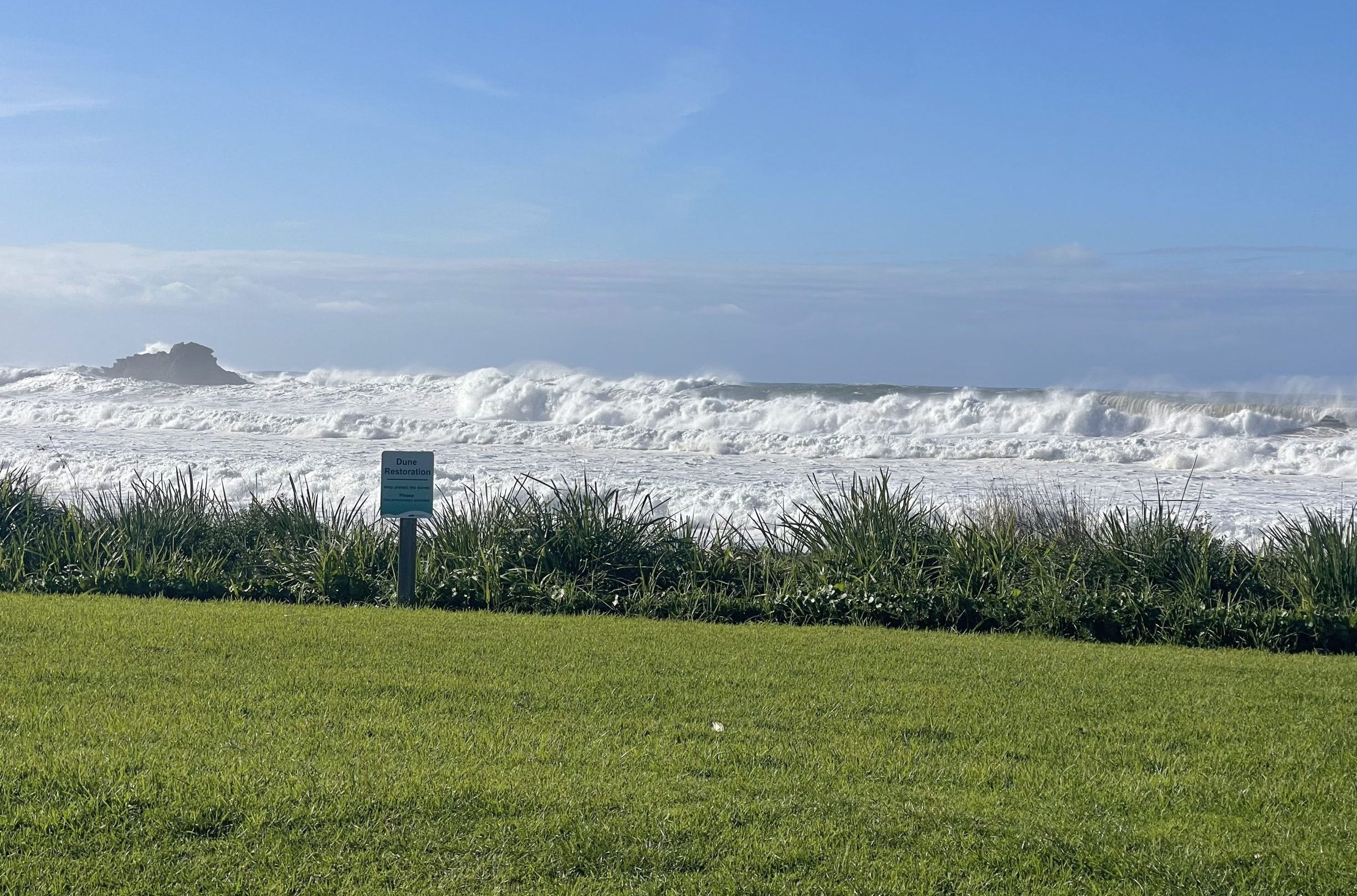 Large swells at a beach