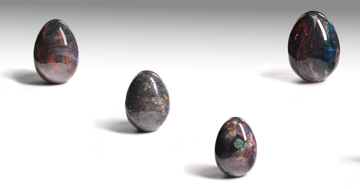 These glass eggs by a Canberra artist wowed judges – but what’s their story? | Region Canberra