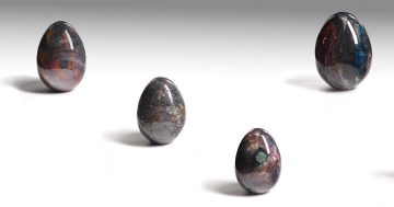 These glass eggs by a Canberra artist wowed judges - but what’s their story?