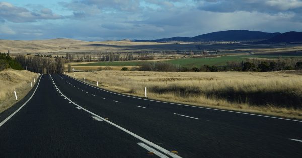 'Serious safety risks': Nearly 1000 defect notices issued to heavy vehicles on Snowy Mountains roads