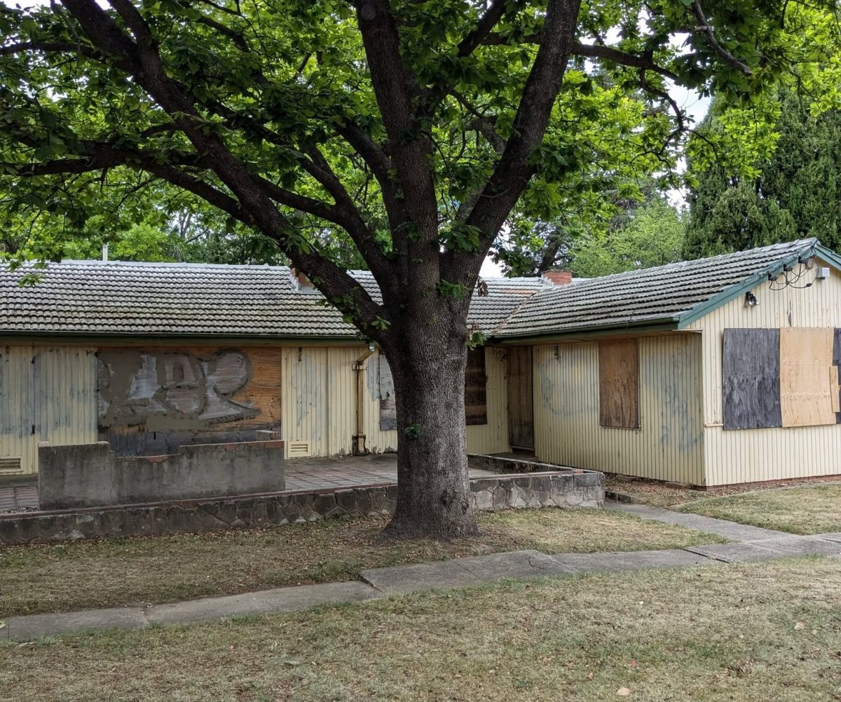 Wakefield Gardens abandoned house